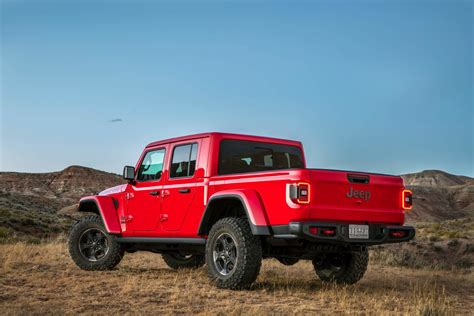 jeep gladiator jt tendra una version hibrida hasta  autodinamico