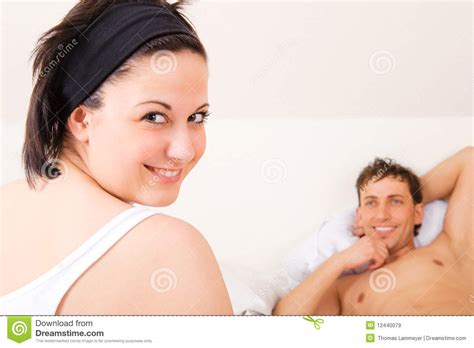 Paar In Bed Stock Afbeelding Image Of Kleur Wijfje 12440079