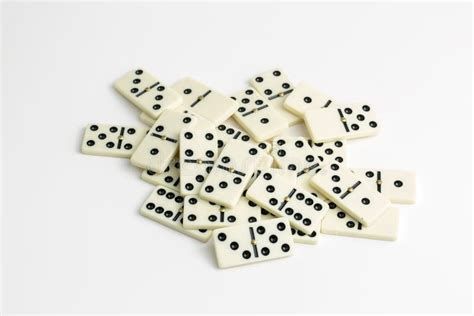 dominos de stapel van de dominosteen stock afbeelding afbeelding bestaande uit spelen