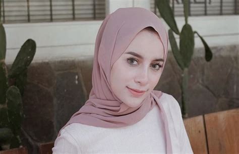 selebgram hijab  cantik tutorial hijab terbaru