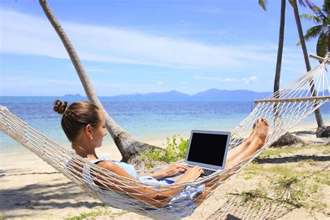 working   living   digital nomad  key business hacks world controversy