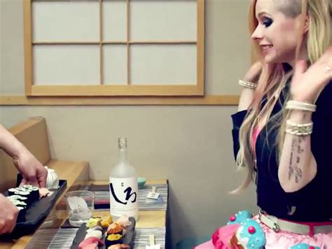 Racist Lololol Avril Lavigne Defends Her Infamous