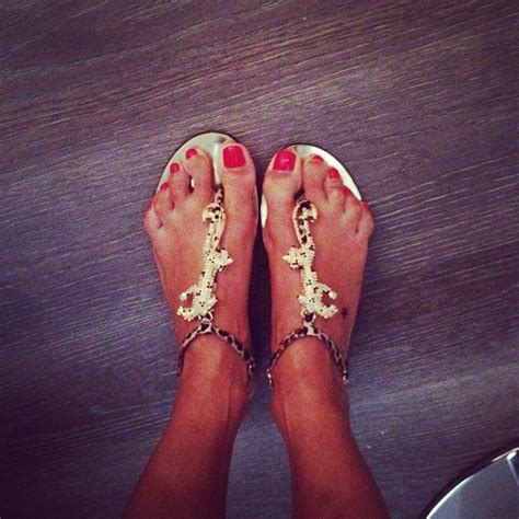 ozge ulusoy s feet