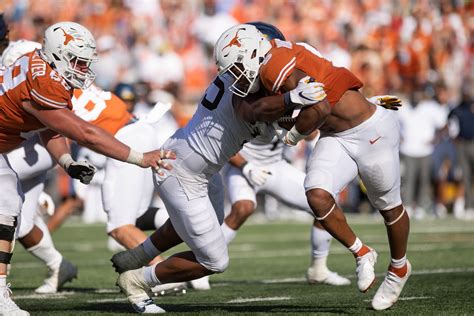 pictures bijan robinson earns conference national honors horns