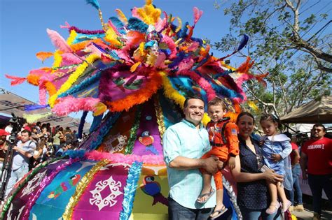 turistas encantados  el carnaval de peso yucatan