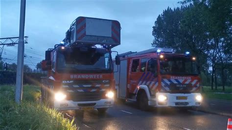 brandweer zwijndrecht begeleid laatste loper tijdens jaarlijkse zwijndrechtse verkerkloop youtube