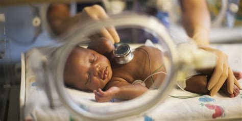 babies genes  hold clues  preterm birth huffpost