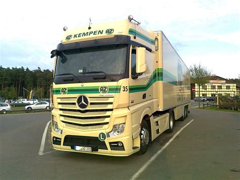 actros  der az kempen   auf einem spargelhof bei klaistow fahrzeugbilderde