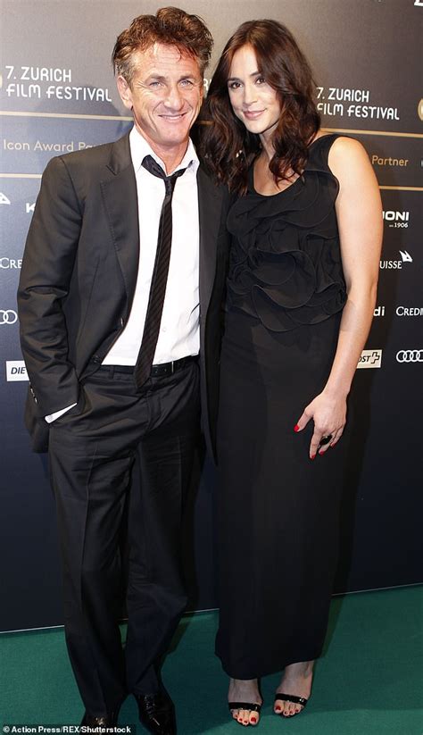 Sean Penn 59 Marries Greta Scacchi S Daughter Leila George 28 In