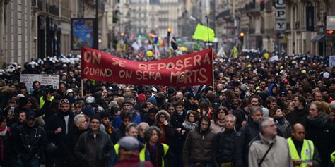 greve contre la reforme des retraites   manifestants en france dont    paris