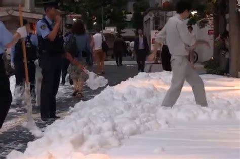 Man Turns Tokyo Into One Huge Bubble Bath By Pouring 40