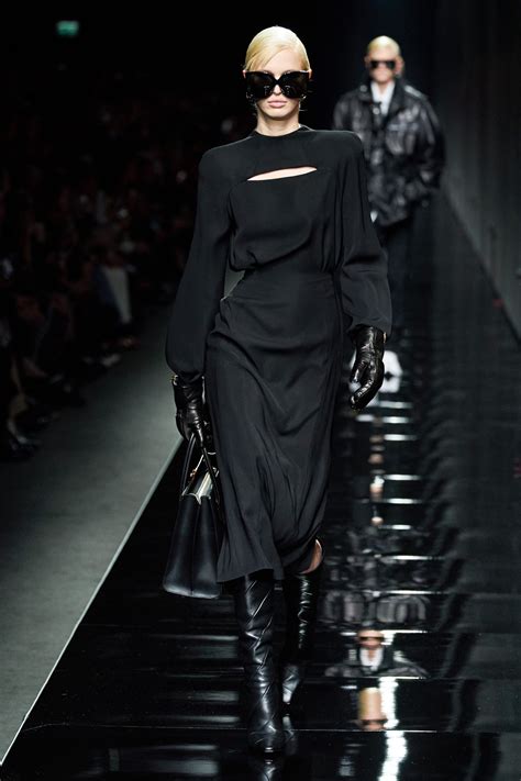 Versace Ready To Wear Fall Winter 2020 2021 Fashion In 2020 Fashion