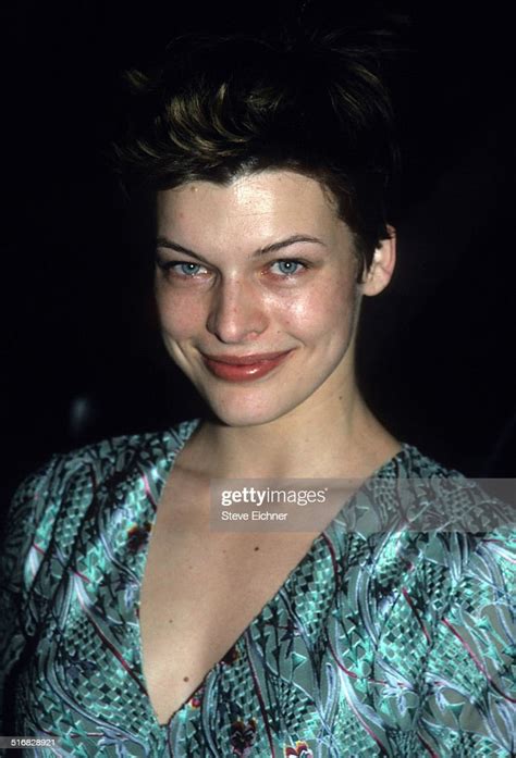 milla jovovich at premiere of step mom new york december 15 1998