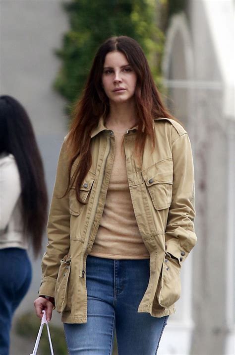 Lana Del Rey Shopping On Melrose Avenue In Los Angeles 2