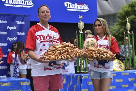 joey chestnut wins  nathans famous hot dog eating contest