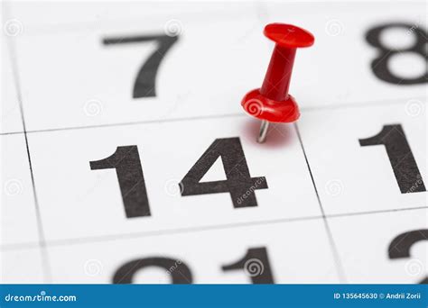 speld op de datum nummer  de veertiende dag van de maand  duidelijk met een rode punaise