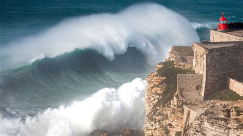 brazilian surfer died  riding big waves  nazare