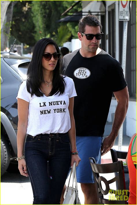 Olivia Munn And Aaron Rodgers Dating Hold Hands After Pda