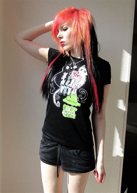 german scene queen emo girl ira vampira pink red hair coontails sitemodel emo photo