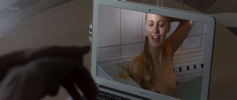 Nude Video Celebs Dora Johannsdottir Nude Undir Trenu