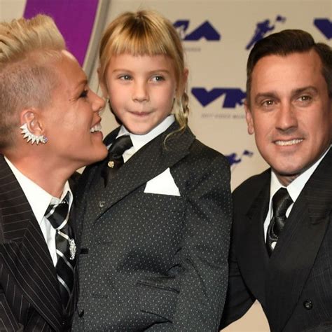 carey hart exclusive interviews pictures and more entertainment tonight