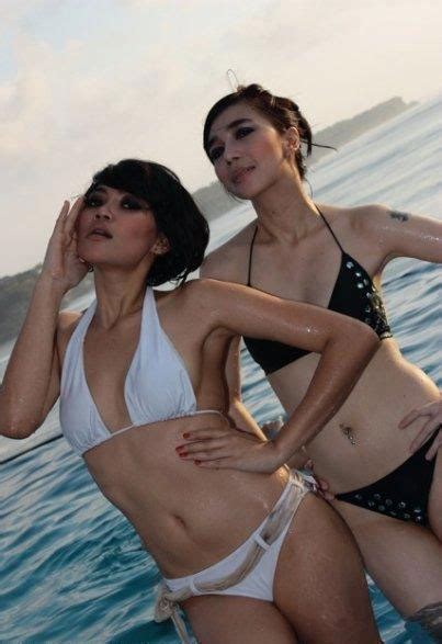 Model Sexy Pose Kolam Renang Abg Sexy Bugil