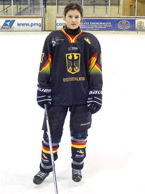 Eishockey Tanja Krause Im Damen Team Sport Schwarzwälder Bote