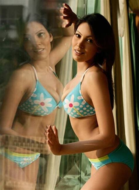 Bolly Actress Munmun Dutta Hot Bikini Photos No1hdwallpapers