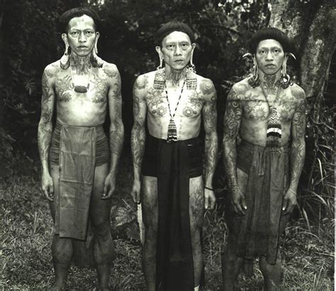 황야의 이리 on twitter [헤드헌터] n 보루네오섬에 살고있는 사람들 중 가장 오래전 부터 살았던 종족을 다약