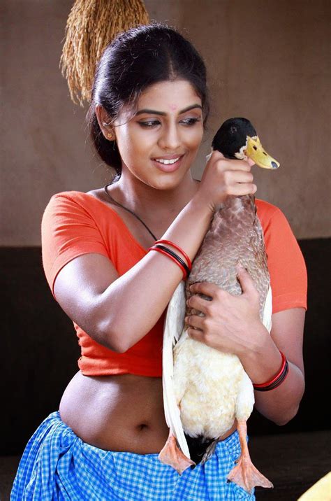 Iniya Hot Navel Pics In Lungi Blouse Photos Sexy Malayalam Actress