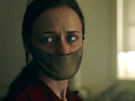 The Handmaids Tale Episode 3 What Happened To Ofglen Business Insider