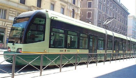 nuovi tram  roma carros
