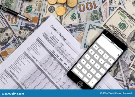 lijst persoonlijke begroting  geld en calculator stock foto image  begrip bereken