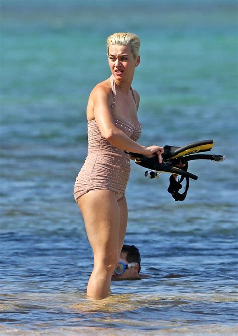 Katy Perry Wore Granny Swimsuit In Hawaii Scandal Planet
