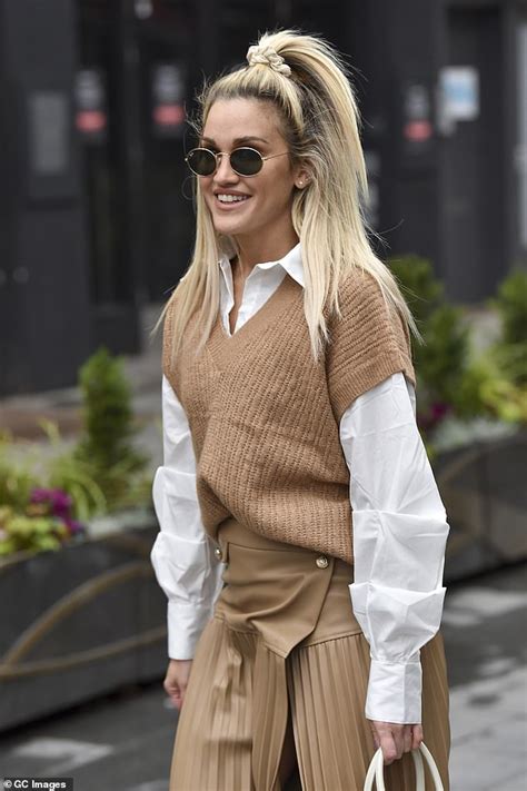 Ashley Roberts Pairs A Chic Taupe Sweater With A Tan