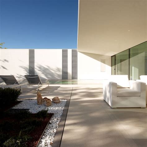 choose  perfect tiles   roof terrace villa design