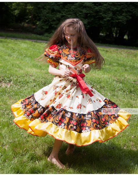khorovod dance dress khokhloma