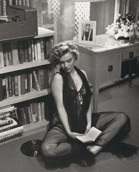books and art marilyn monroe reading on floor at bookcase