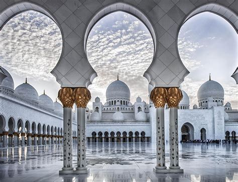 The Ornate Sheikh Zayed Grand Mosque In Abu Dhabi The Biggest Mosque