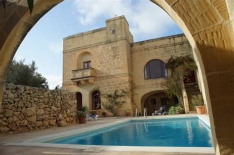 beautiful spacious pool villa villas  rent  xaghra gozo malta airbnb