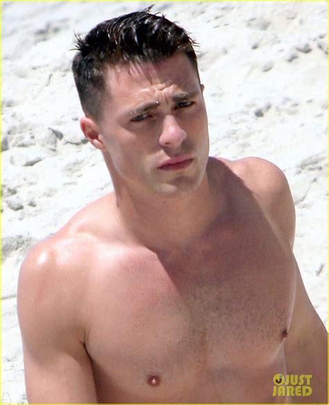 arrow s colton haynes flaunts six pack abs at the beach photo 3141758