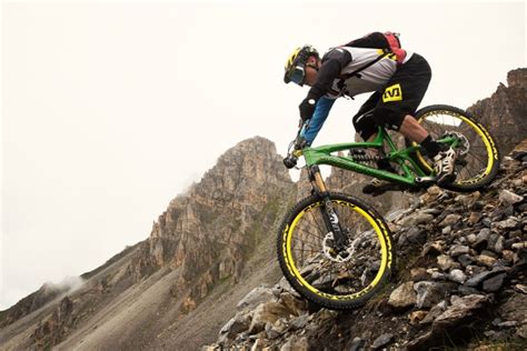 downhill mountain biking risks   worth   love bicycling