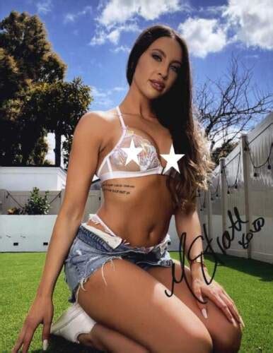 Melissa Stratton Signed Model B 8x10 Photo Proof Certificate A0005