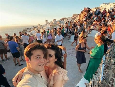 greece tourist warns  huge crowds   face masks   italy  safer greece tourist