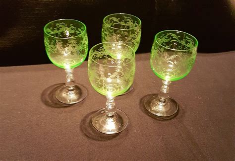 Set Of 4 Green Etched Wine Glasses Vintage Stemware Vintage Wine