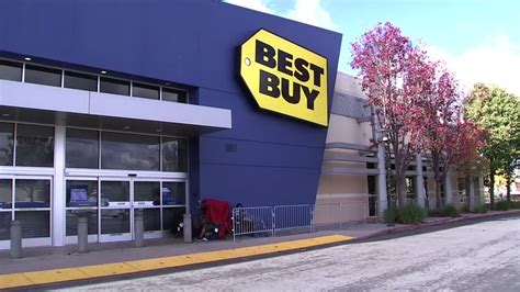 shoppers compete  black friday doorbusters abc san francisco