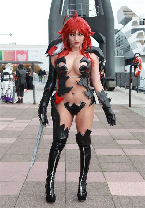 london comic con fans dress up as their favourite sexy characters to mingle with darth vader and