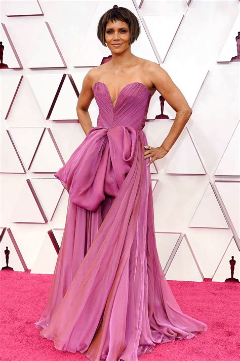 Halle Berry Goes Full Glam In Gorgeous Oscars 2021 Dress