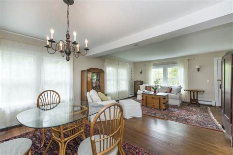 Candace Bushnell S Sag Harbor Village Farmhouse Is Simple And Swine