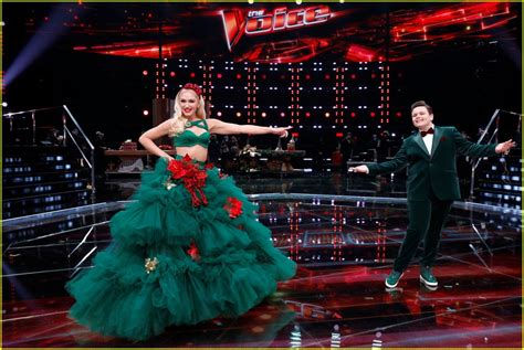 gwen stefani wore three cool outfits for the voice live